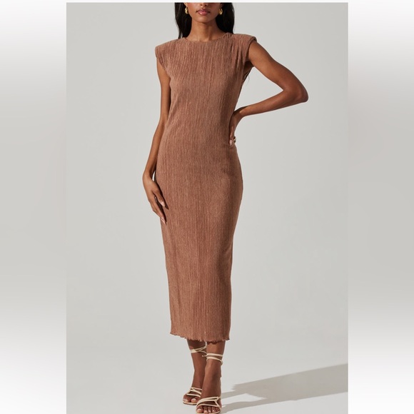NWT ASTR the Label Plisse Maxi Brown Dress Size Medium - Picture 10 of 11